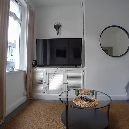 Large Family Home Central Location 3 Double Bedrooms And 1 Single Bedroom Cardiff Exterior photo