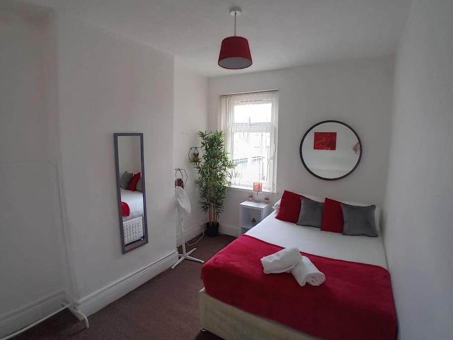 Large Family Home Central Location 3 Double Bedrooms And 1 Single Bedroom Cardiff Exterior photo