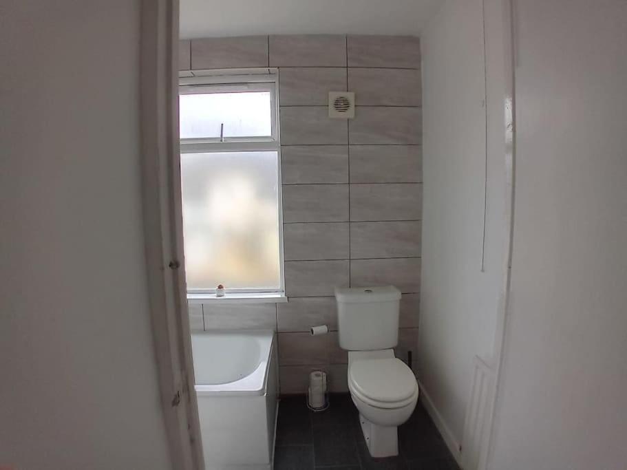 Large Family Home Central Location 3 Double Bedrooms And 1 Single Bedroom Cardiff Exterior photo