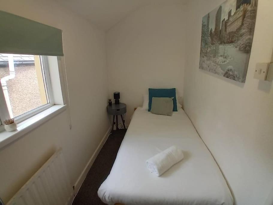 Large Family Home Central Location 3 Double Bedrooms And 1 Single Bedroom Cardiff Exterior photo