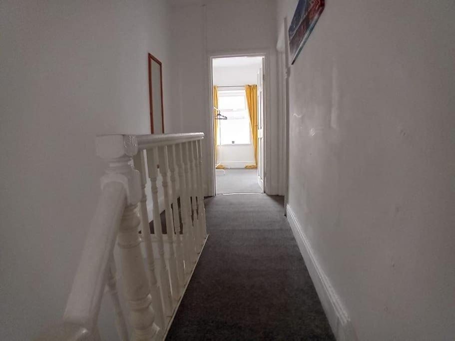 Large Family Home Central Location 3 Double Bedrooms And 1 Single Bedroom Cardiff Exterior photo