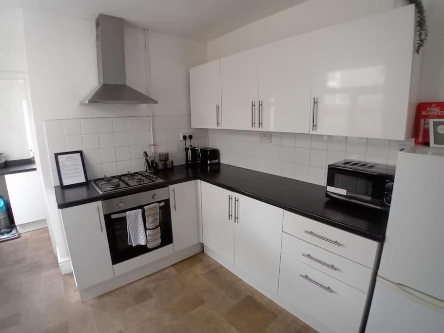 Large Family Home Central Location 3 Double Bedrooms And 1 Single Bedroom Cardiff Exterior photo
