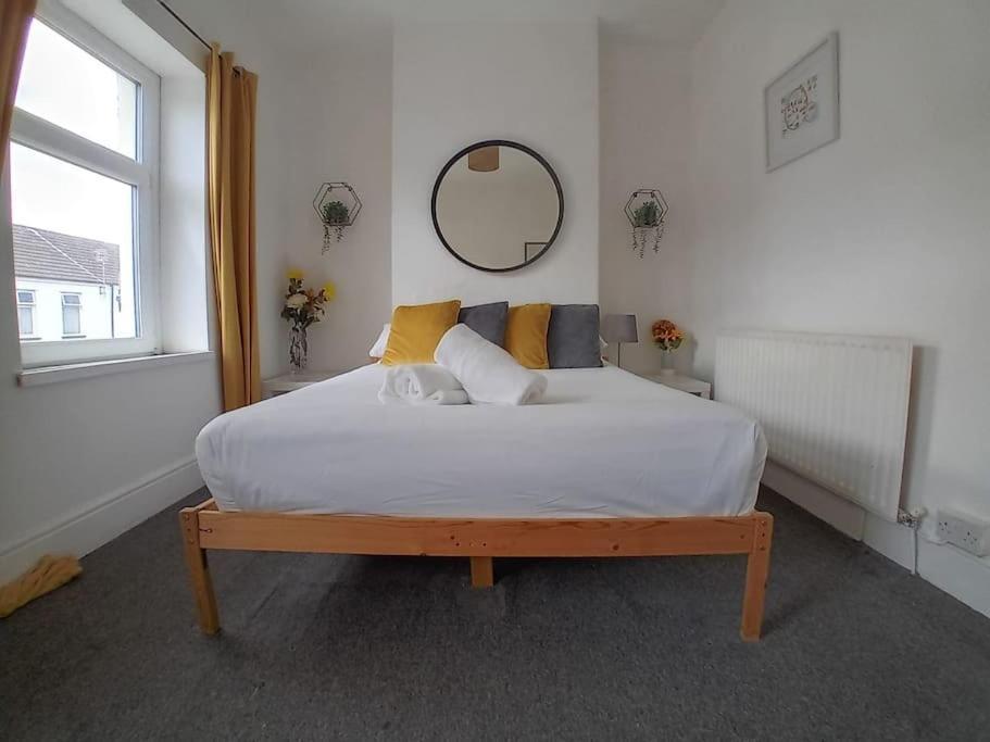 Large Family Home Central Location 3 Double Bedrooms And 1 Single Bedroom Cardiff Exterior photo